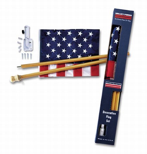 US Flag Kit With Wood Pole